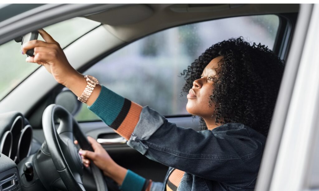 Comparing car insurance deals and discounts